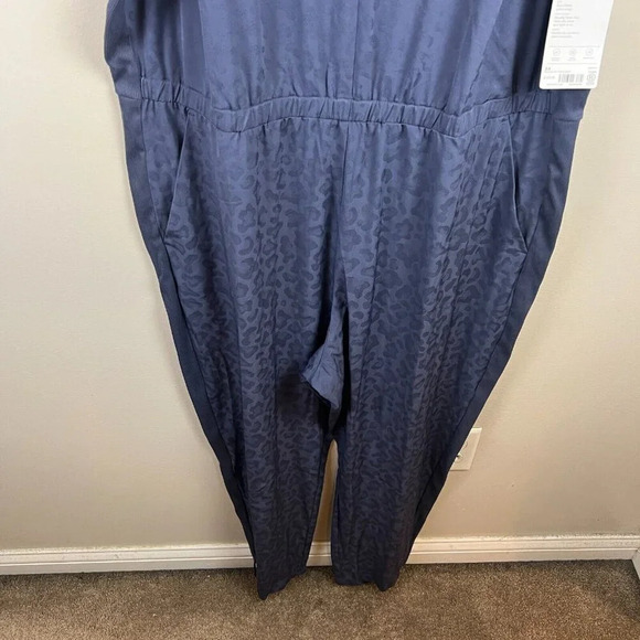 Athleta Brooklyn Textured Jumpsuit Size 24 Medieval Violet Leopard Athleisure - Picture 9 of 15